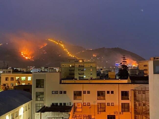 Erice, una notte di fuoco e paura: divorata da un incendio doloso, fiamme minacciano abitazioni