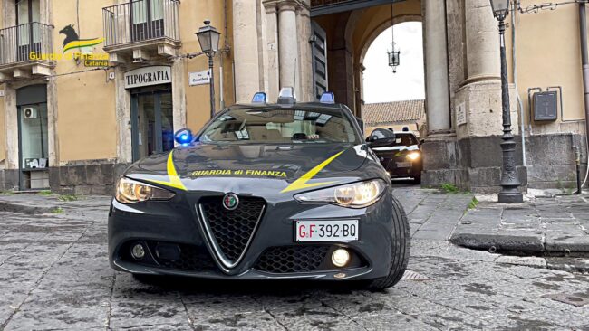 Estorsioni e spaccio di stupefacenti, scatta l’operazione antimafia “Reset” a Catania: 3 arresti