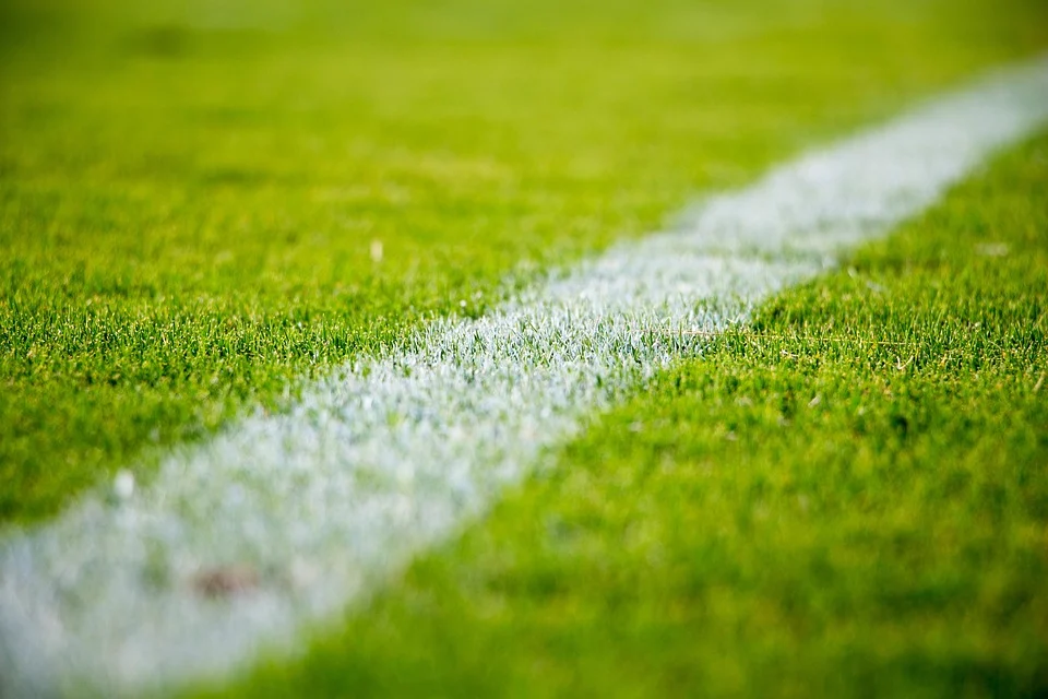 Calci e pugni durante una partita di calcio: 4 daspo ai calciatori minorenni protagonisti della rissa