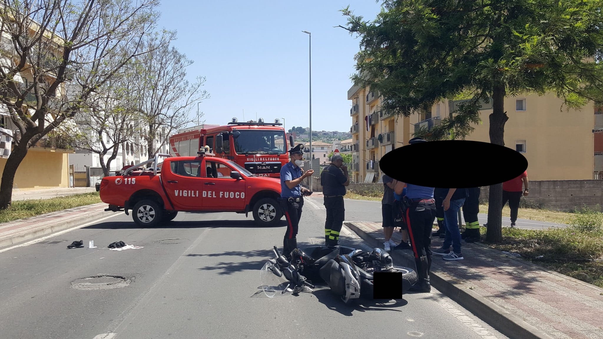 Incidente in via Eschilo, giovane “vola” dallo scooter per diversi metri