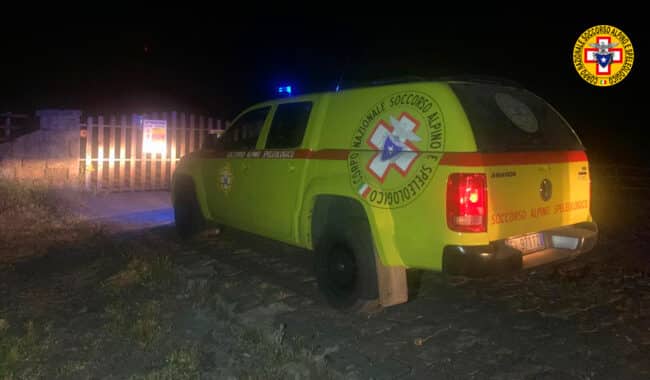 Ciclisti in difficoltà sull’Etna a causa di un problema tecnico a una bici: salvati dal Soccorso Alpino e Speleologico