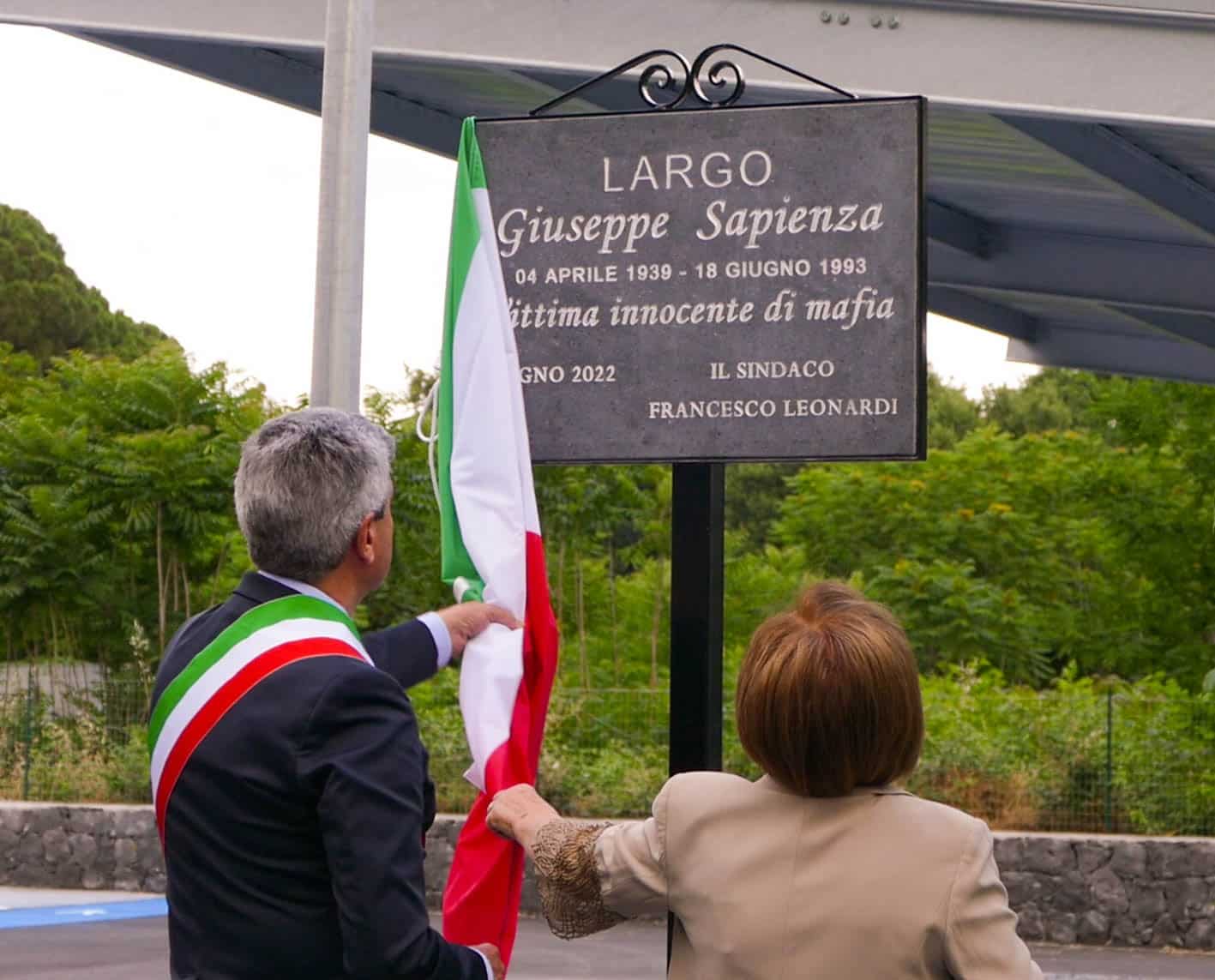 Viagrande, inaugurato parcheggio di via Garibaldi: intitolato alla vittima innocente di mafia Giuseppe Sapienza
