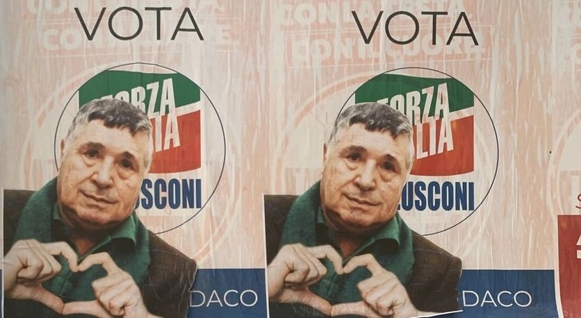 Palermo, nuovi manifesti ironici contro Forza Italia: questa volta c’è Toto Riina che “manda cuori”