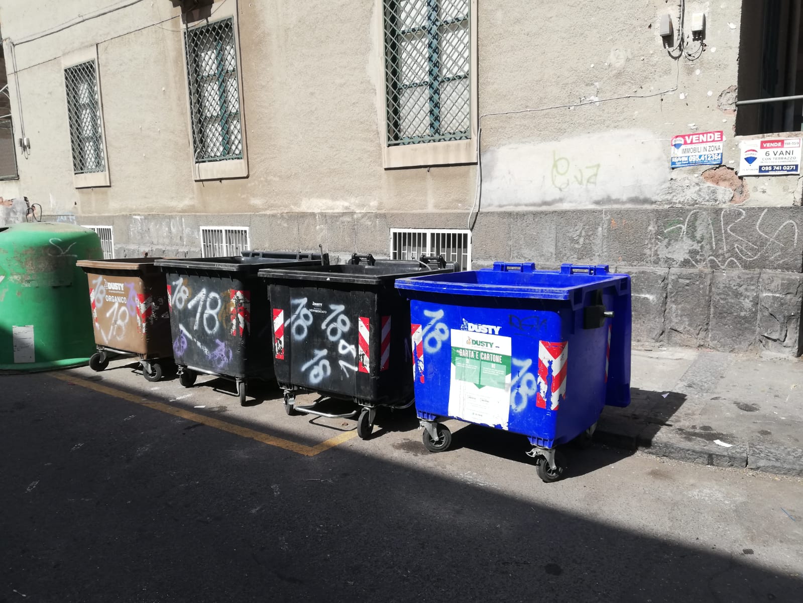 Catania, rimosse 700 tonnellate di rifiuti. L’assessore Barresi: “Cittadini riprendano differenziata porta a porta”