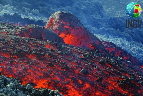 Etna, attive tre bocche effusive: fronte più avanzato raggiunge quota 1.750 metri sul livello del mare