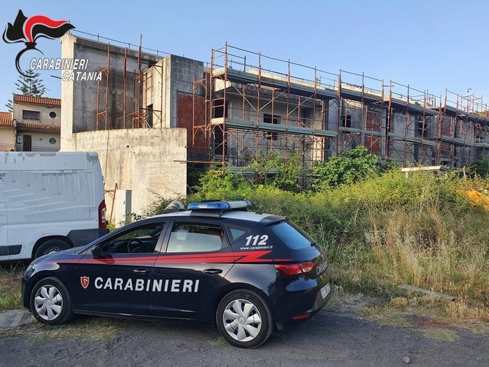 Noleggiano Fiat Ducato a Paternò per rubare ponteggi nei cantieri edili del Catanese