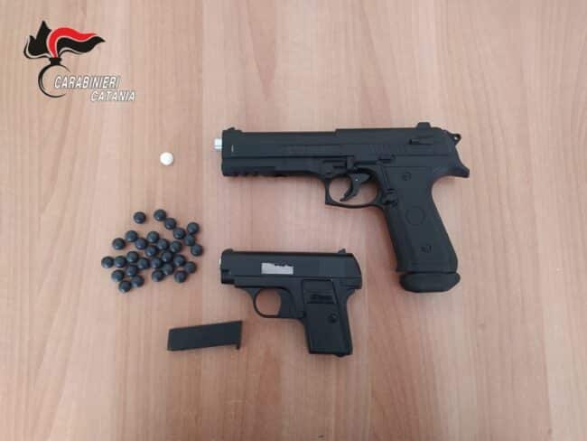 Lite tra vicini nel Catanese per un passo carrabile finisce a colpi di arma da fuoco