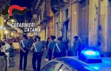 Catania, controlli nelle piazze del centro città: denunciata una 20enne catanese