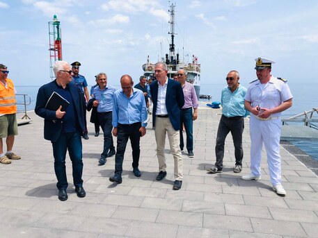 Assessore Falcone in visita alle Eolie per verificare i lavori: “Da porti abbandonati a infrastrutture più sicure”
