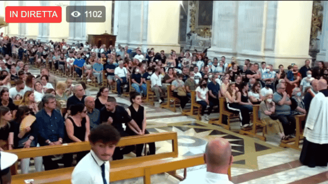 Catania in lacrime per la piccola Elena Del Pozzo – SEGUI LA DIRETTA DEI FUNERALI