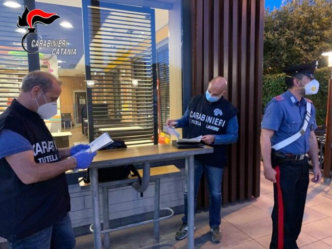 Lavoratori in nero e telecamere non autorizzate: tre denunce nel Catanese, attività sospesa e maxi multa