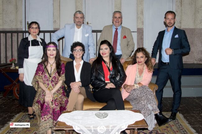 Esilaranti gag, divertenti battute e numerosi applausi per “Una moglie di troppo”