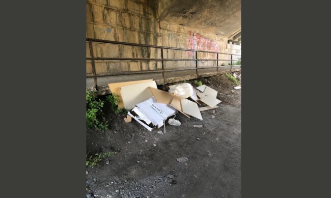 Rifiuti abbandonati sotto viadotto della SS 114, sanzionato “profumatamente” contravventore