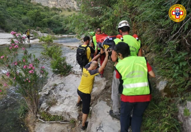 Turista si infortuna lungo sentiero dei Laghetti, interviene Soccorso Alpino: malore anche per operatore del 118