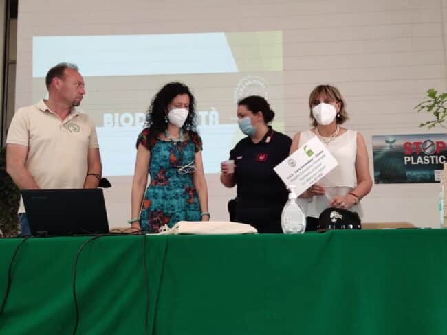 “Uniti per l’ambiente curiamo i luoghi che ci appartengono”, prima giornata di attività al “Gemmellaro” di Catania – Le FOTO
