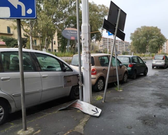 Quartiere Borgo-Sanzio, pali della segnaletica pericolanti: qualcuno è già caduto. La denuncia del Comitato Vulcania