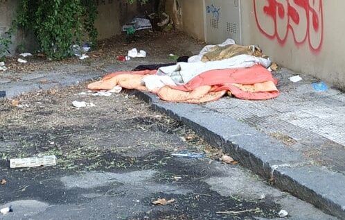 Catania, quartiere Borgo-Sanzio con strade sporche e non spazzate da troppo tempo. La denuncia del Comitato Vulcania