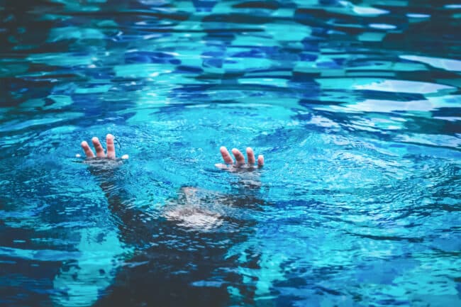 Tragedia a mare, bimbo muore annegato: indagini in corso
