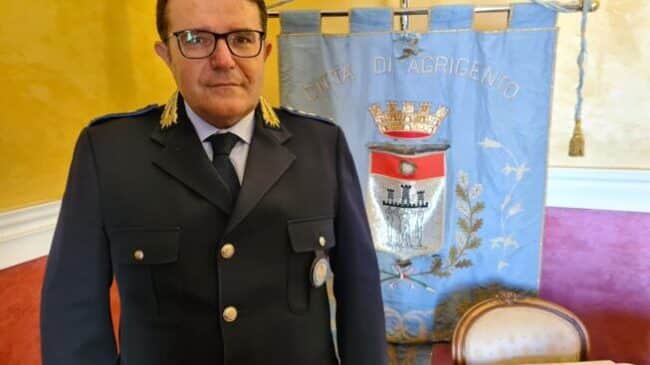 Perseguita ispettore dei vigili obbligandolo a svolgere turni all’esterno: comandante indagato per stalking