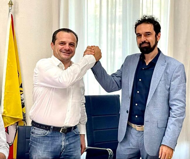 Siglata la partnership Giarrusso-De Luca, nasce il movimento “Sud Chiama Nord”: c’è anche La Vardera