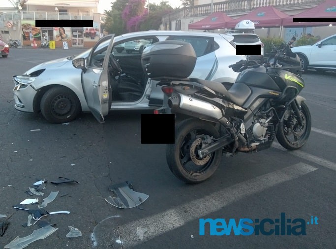 Incidente a Catania, scontro tra due mezzi al lungomare: un ferito, traffico impazzito