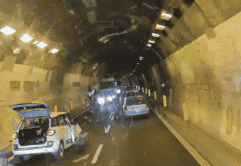 Incidente lungo la A18, Fiat 500 L invade la corsia opposta: uomo al Policlinico – VIDEO