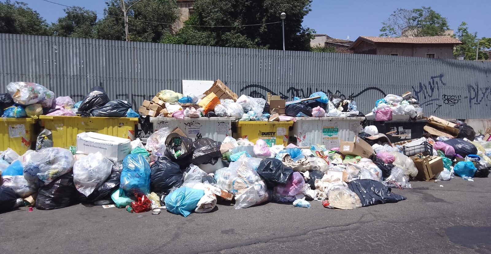 Catania, arriva la soluzione al problema spazzatura: i rifiuti andranno a Gela
