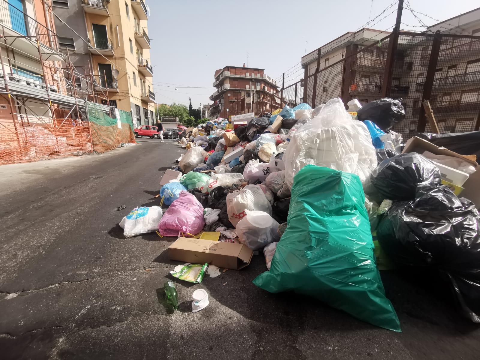 Emergenza rifiuti a Catania, nuovo vertice in Prefettura. La Uil: “Manca Piano rifiuti della Regione”