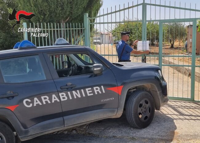 Furto e ricettazione di veicoli, incastrato un 50enne: riscontrato anche allaccio abusivo alla rete elettrica