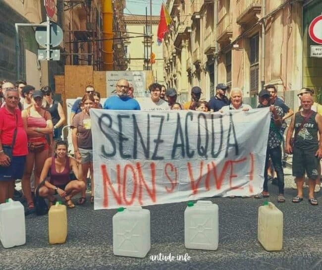 Via Calatabiano, 30 persone fra cui minori e disabili senz’acqua dal 14 giugno: l’appello di Asia Usb