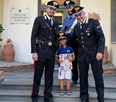 Compleanno con l’Arma, emozione per il piccolo Jader che festeggia 5 anni alla caserma dei carabinieri
