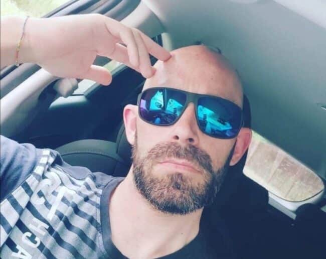 Una moto finisce contro un tir, inutile la corsa all’ospedale: muore un uomo di 40 anni