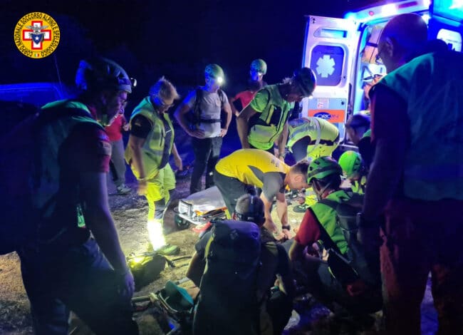 Turista precipita durante un’escursione, salvata dai tecnici del Soccorso Alpino – FOTO