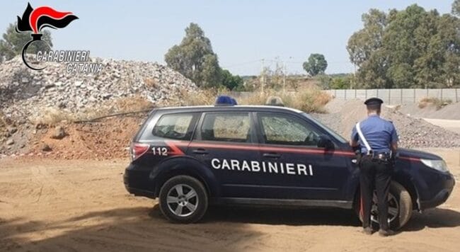 Belpasso, sequestrata una discarica abusiva all’interno di una azienda: denunciati due soci catanesi