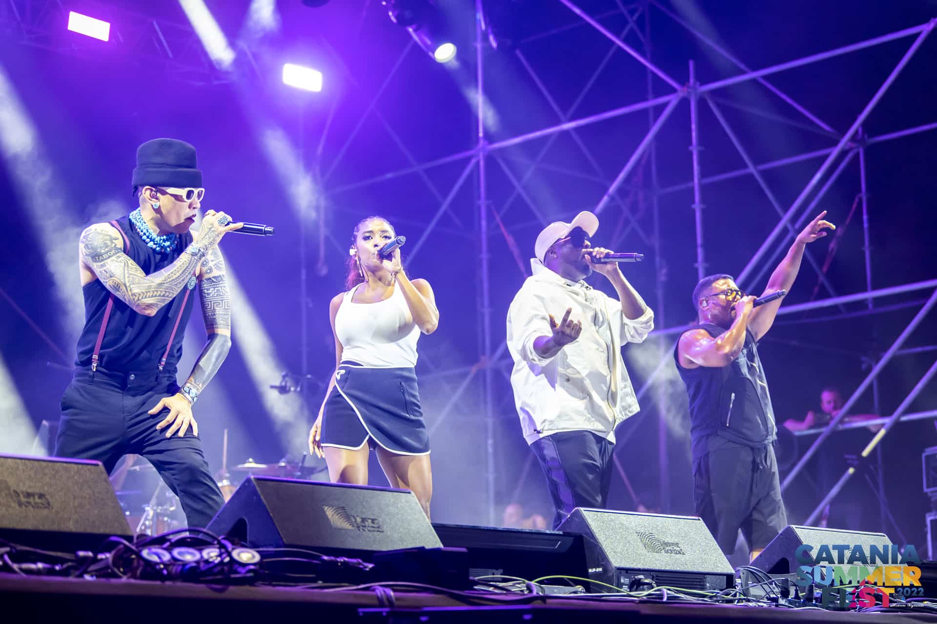 Catania in estasi per i Black Eyed Peas al Giardino Bellini: divertimento e allegria tra gli spettatori – VIDEO
