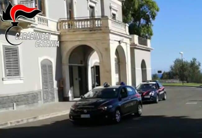 Furto in pieno giorno alla Zona Industriale di Catania: rubati elettrodomestici ad una ditta – VIDEO