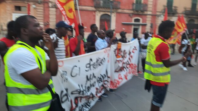 Ragusa, il combattivo corteo di ieri per Daouda: “Lo rivogliamo, vivo o morto”, la Procura apre una inchiesta