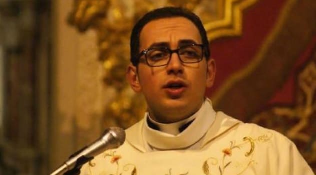 Abusi sessuali in sacrestia, interrogata presunta vittima: l’imputato è il sacerdote Giuseppe Rugolo