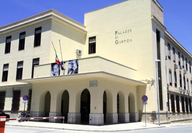 Scandalo a Marsala, corruzione elettorale tramite corsi di formazione: dieci indagati tra cui politici
