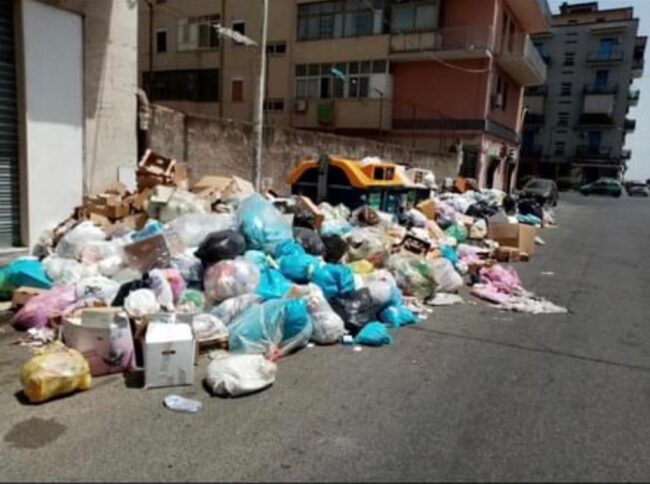 Catania e il caos rifiuti, l’assessore Barresi: “Nel giro di poche settimane la città sarà più pulita”