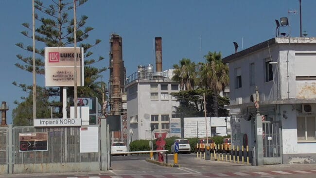Diritto alla vita e al lavoro messi in discussione. La questione del Polo Petrolchimico Siracusano