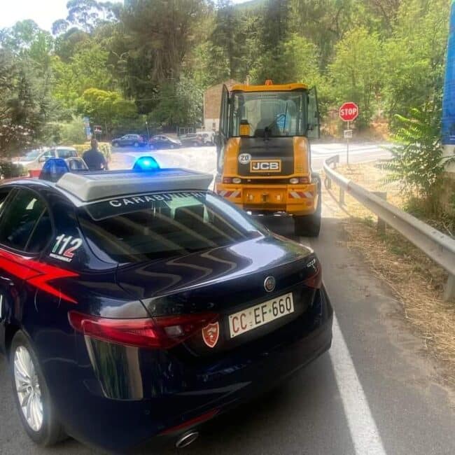 Inferno di fuoco nell’Ennese: un enorme incendio minaccia case, attività e una base militare