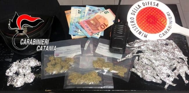 Operazioni antidroga a Catania, beccato minorenne col kit del “perfetto spacciatore” in via Capo Passero