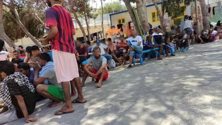 Migranti, ancora due sbarchi a Lampedusa: hotspot in ginocchio con oltre 2mila ospiti