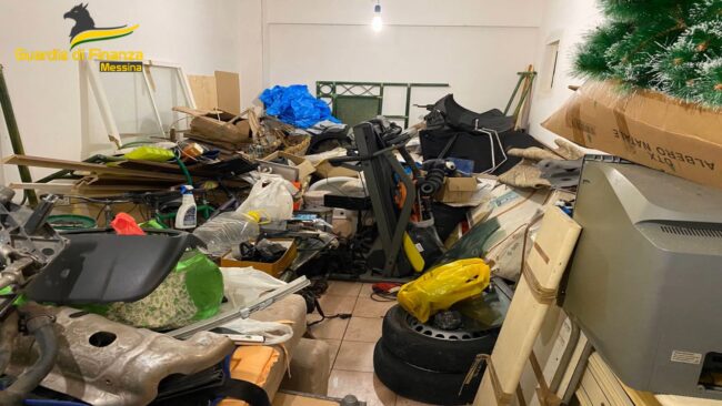Estorsioni, furti e “cavalli di ritorno”: duro colpo ad una banda del rione di Giostra di Messina – VIDEO