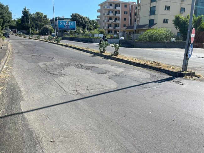 Strade ammalorate ad Acireale, disposti due interventi di bitumazione