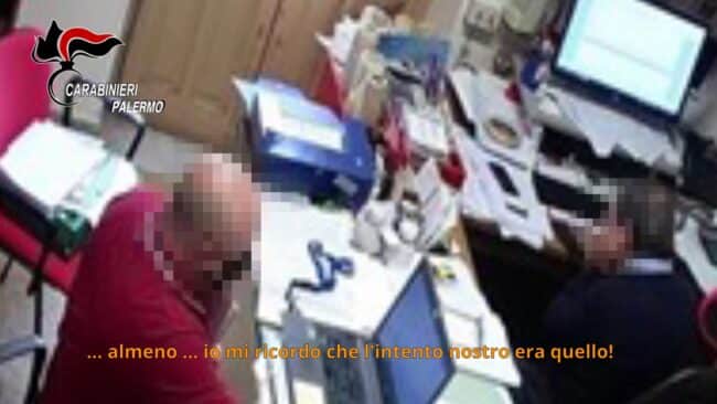 Scadalo all’Istituto autonomo case popolari, intascavano soldi per opere mai realizzate: tre arresti – VIDEO