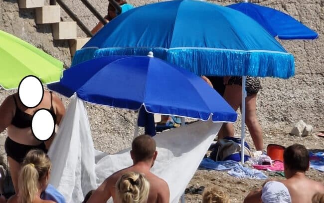 Malore in spiaggia, donna muore a Porticello