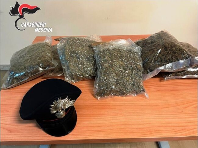 Trovati quasi quattro chili di marijuana in un tombino