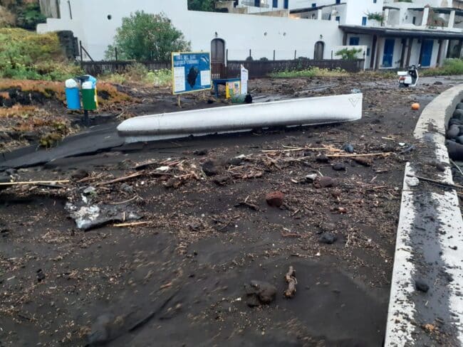 Stromboli travolta dal fango, scoppia la polemica sull’incendio di maggio: “Chi ha sbagliato deve pagare i danni”